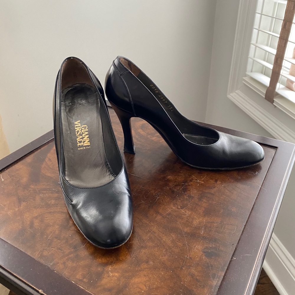 Gianni Versace Black Leather Pumps